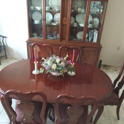 Dinning room table