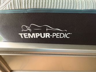 King size tempur pedic mattress with box springs