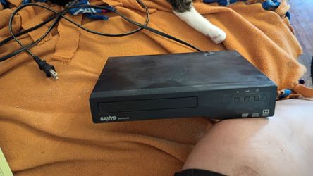 SANYO DVD Player By Funai Model FWDP105F *Works* No Remote firm price $20 pick up only and works  865 Ellsworth avenue right off of East Livingston av