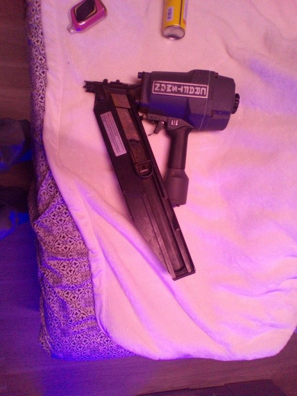 CRAFTSMAN  2" TO 3 1/2" INCH NAIL GUN