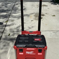 Milwaukee Pack Out, Rolling Toolbox With Low Profile Handle