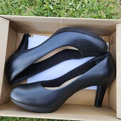Women's Shoes New Size 71/2