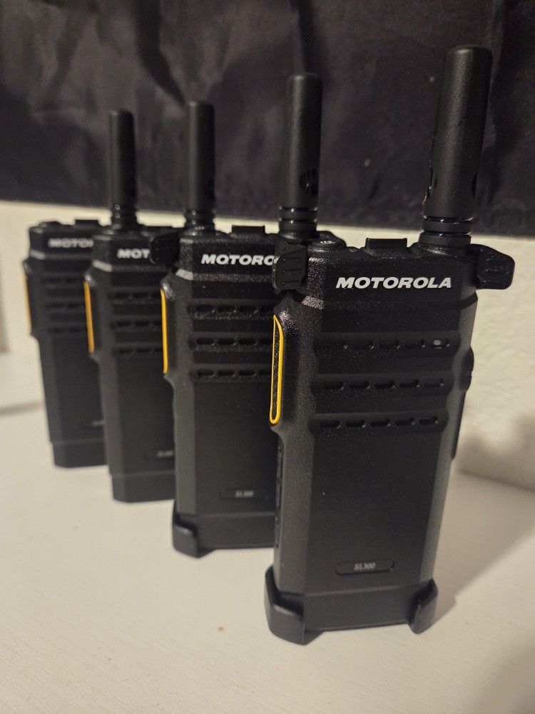 Motorola MOTOTRBO SL300 3 Watt 2 Channel Two Way Radio