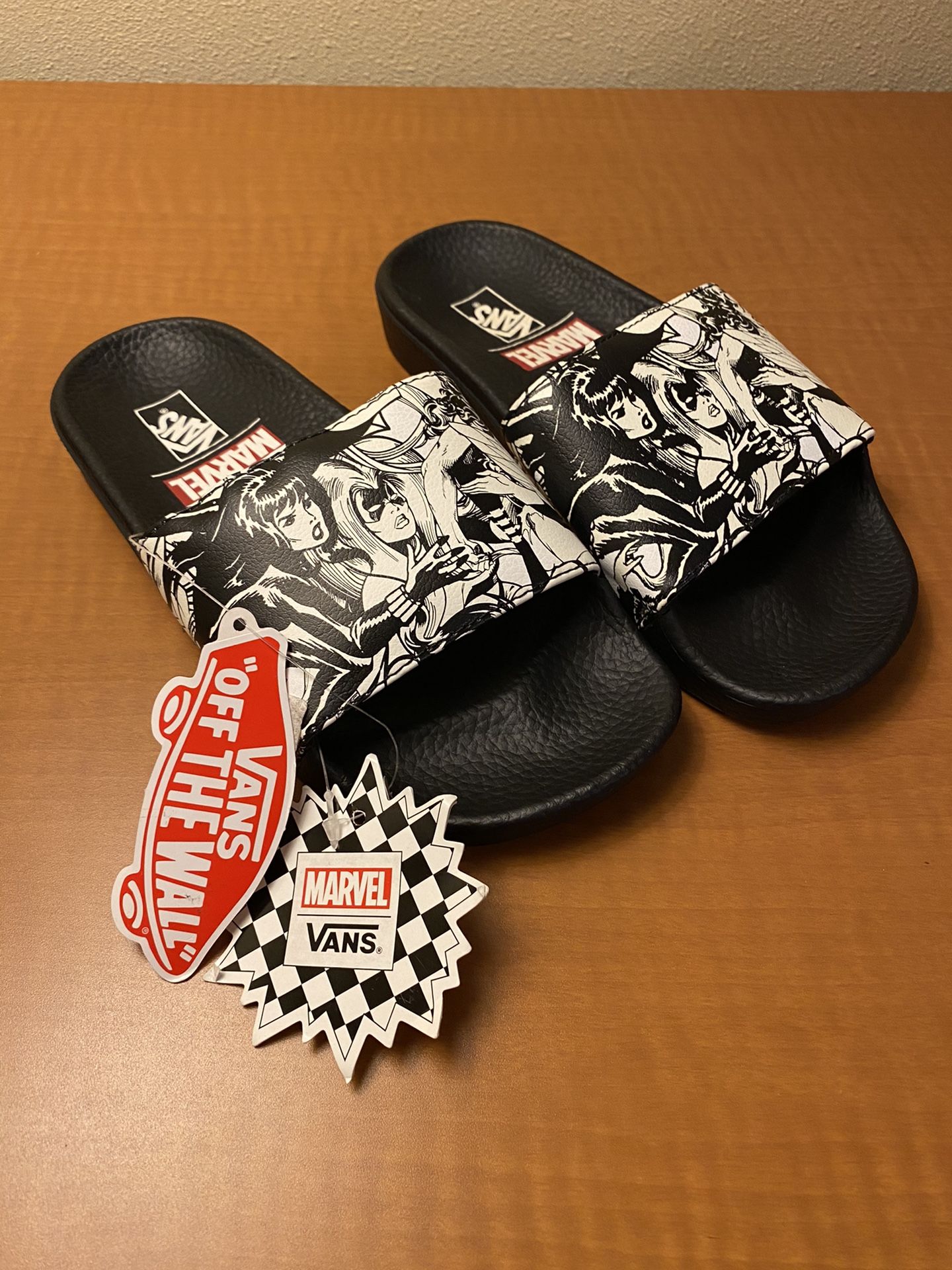 Vans Off The Wall x Marvel Womens Slides Size 5