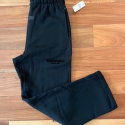 Black Essential Sweats CHEAP🚨
