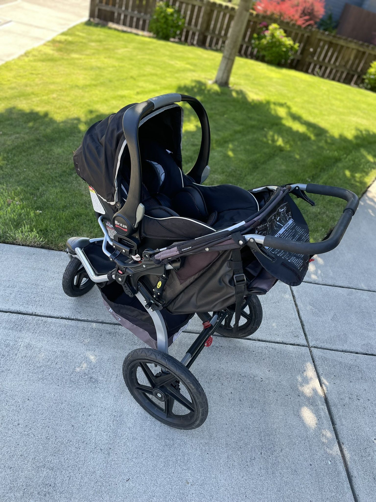 Bob Stroller With Infant Car seat, Attachment, And Two Car Bases