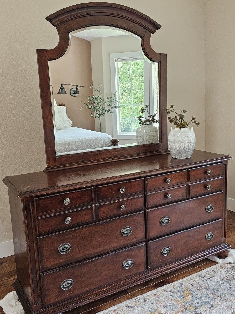 Heavy Solid Wood 6 Drawer Dresser