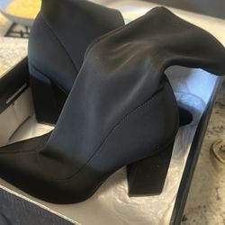 Fashion nova boots size 6