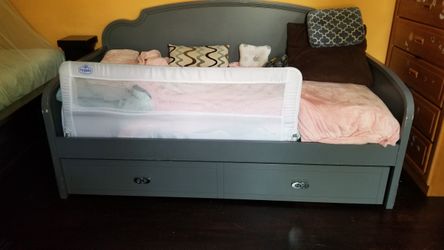 $500 Day Bed whit Trundle! $500