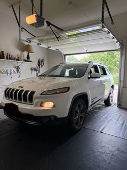2016 Jeep Cherokee 75th Anniversary Edition 4x4 – 3.2L V6 – Panoramic Roof