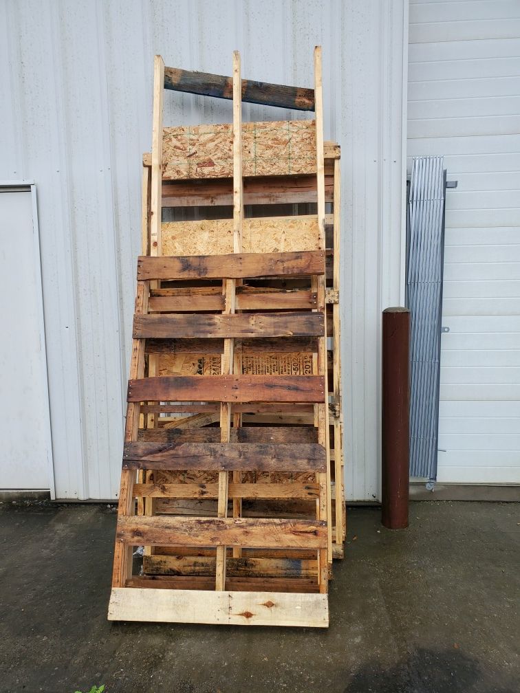 FREE PALLETS