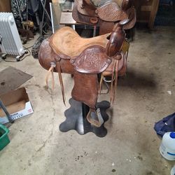 Saddle Bar Stool