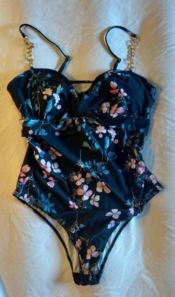 Beautiful Women’s One Piece Bathing Floral Bathing suit, size 2XL