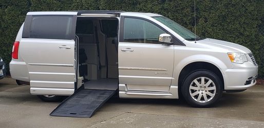 2011 Chrysler Town & Country