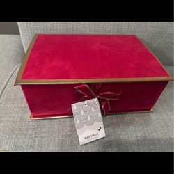 Papyrus soft felt red gift box with bow