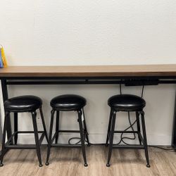 Table chairs And Glass Table