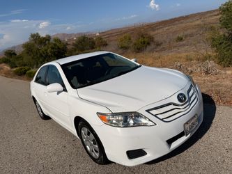 2010 Toyota Camry LE 4 cyl Super Clean !