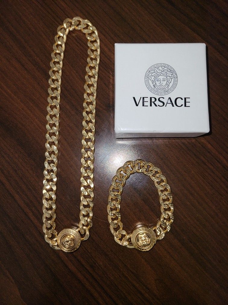 Versace Modern Gold Tone Medusa Chain Necklace & Bracelet
New 24 Inches