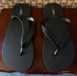 Old Navy Men’s Classic Flip Flop Sandals Black