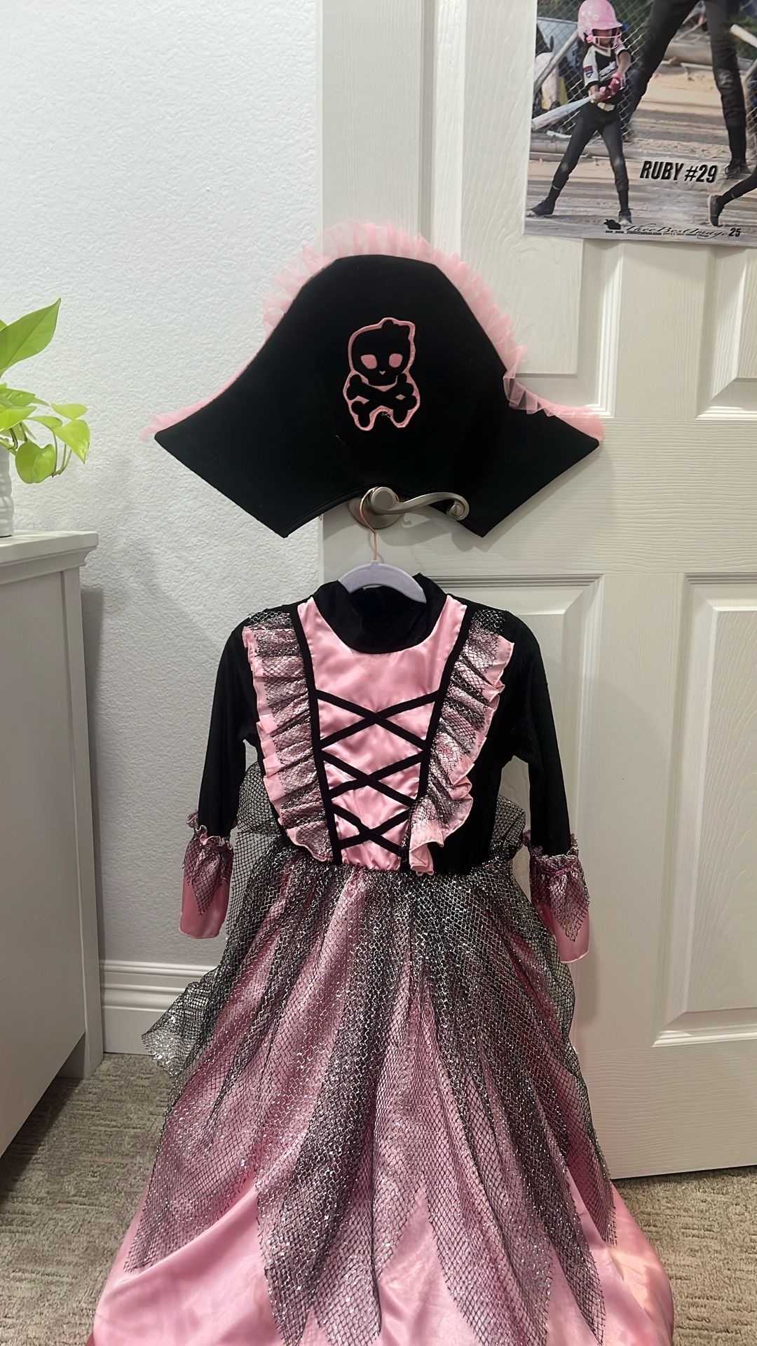 Girls Pink Pirate Costume!