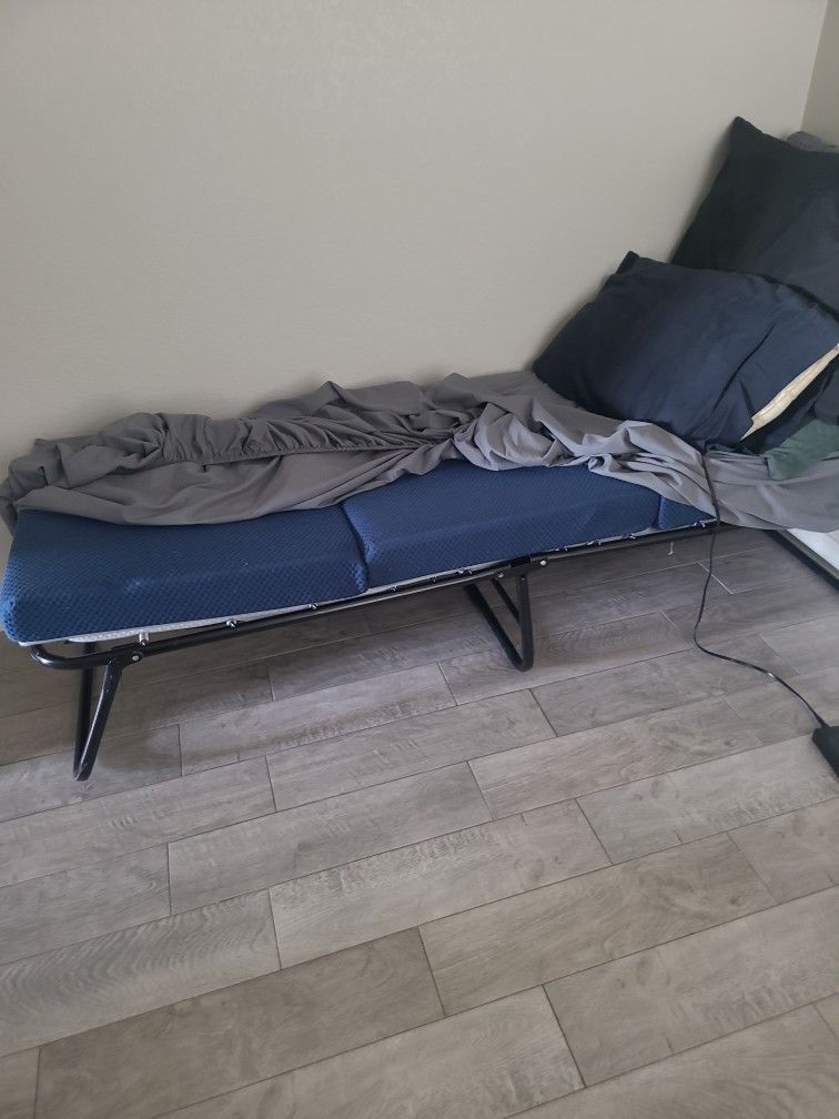 Cott With 2 Mattress