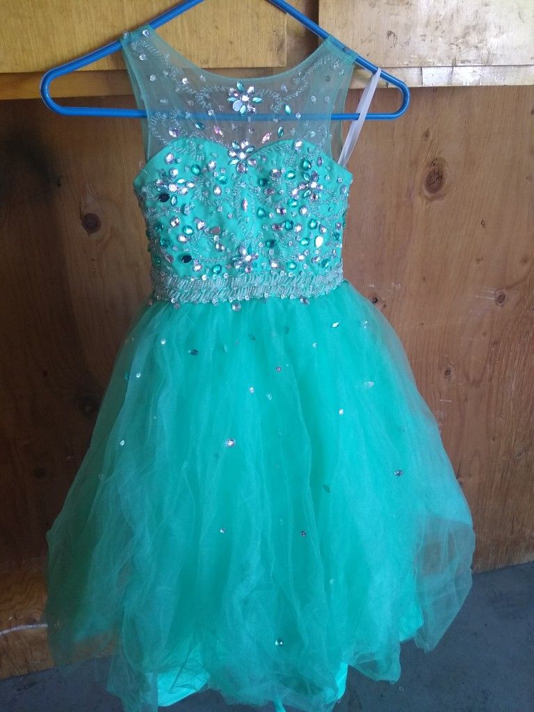 2 Girls Dresses Sz 6 And Sz 8