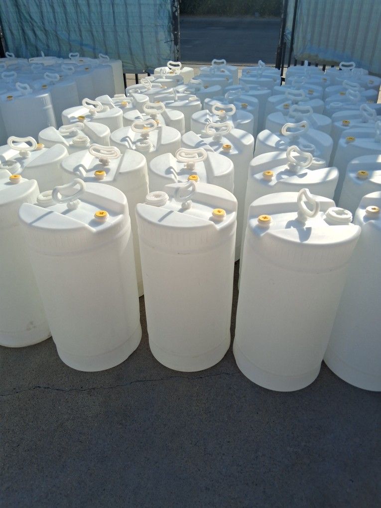 15 Gal Close Head Natural Plastic Barrel Water Storage Barrels Gray Water Waste Motor Oils Liquids Tents Recycling Gas Containers Diesel Fuel Can