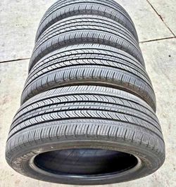 215/55r17 marca MICHELIN en perfectas condiciones de Vida las 4
