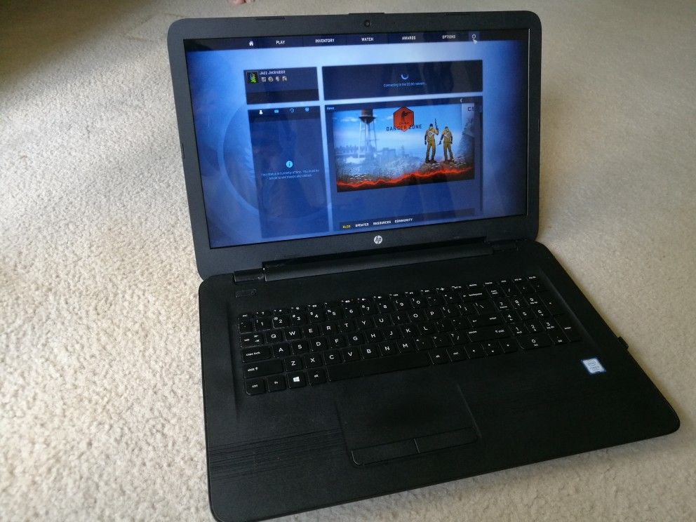 HP 17 inch laptop i5 12 GB 270 GB SSD