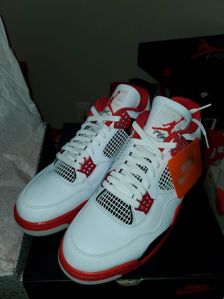 Jordan 4 Fire Red Sz 12 $300