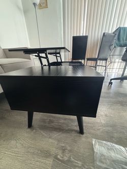 Lift top extendable coffee table
