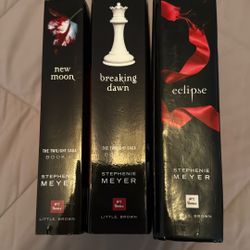 Twilight Saga Books 📕 New Moon, Eclipse,breaking Dawn