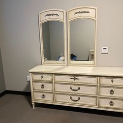 Henredon Vintage Dresser, Nightstands, Headboard 