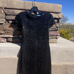 Alice + Olivia black faux snake skin, sequins sparkly dress womens size small.  Shell 40% viscose, 35% polyester, 20% nylon and 5% elastane lining, 94