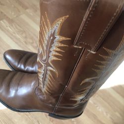 Size 10  Tony Lama Western Boots 