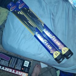 2 New Good Year 18 Windshield Wippers