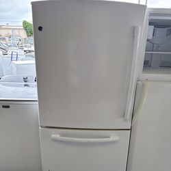 Refrigerator GE