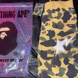 1ST BAPE CAMO SWEAT PANTS 