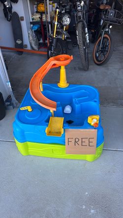 Free “Step 2” Toddlers Water Table