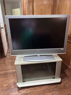 Old Tv With Stand 40in