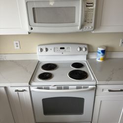 Stove, Microwave And Dishwasher - All In Working Condition!