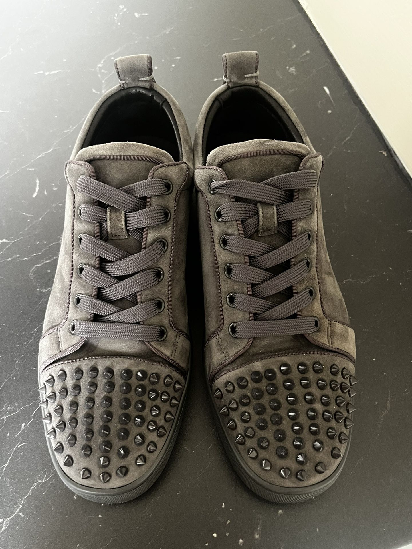 Red Bottons Gray