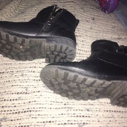 Lnew  Kids Leather Boots Size 10 Only $15