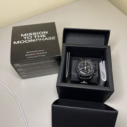 Omega MoonSwatch Snoopy 