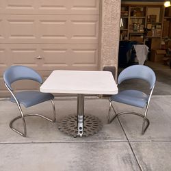 Breakfast Table With Chairs