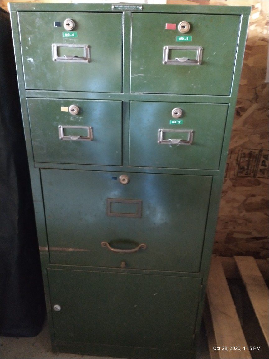 Steel cabinet for office or utilities