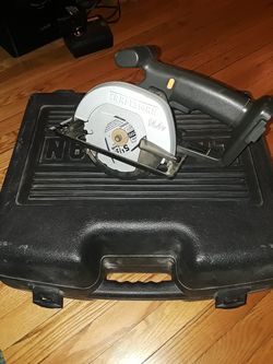 Craftsman skills saw and case+battery