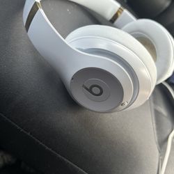 BEATS SOLO PRO 3 WIRELESS