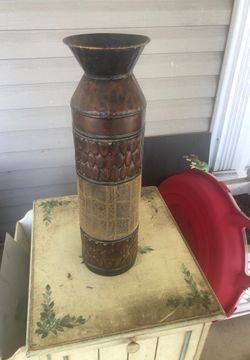 Tall vase metal