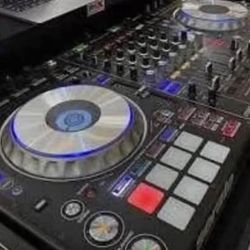 Pioneer SZ2 controller with pioneer case 